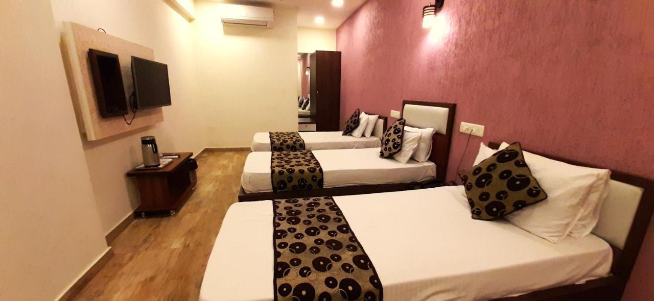 Hotel Tulip Plaza Ahmedabad Exterior foto