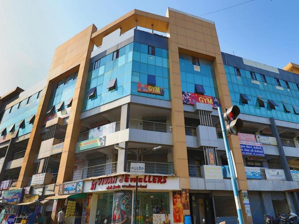 Hotel Tulip Plaza Ahmedabad Exterior foto